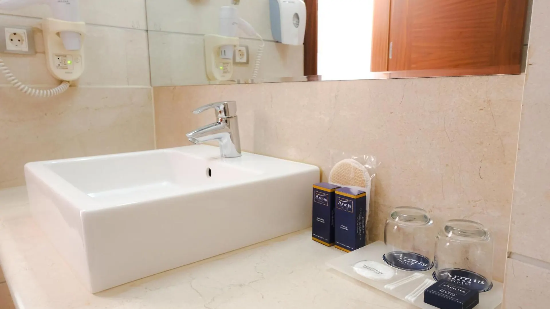 Armis Hotel İzmir 4*,